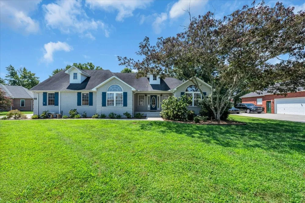 378 Crimson Dr Winchester, TN 37398
