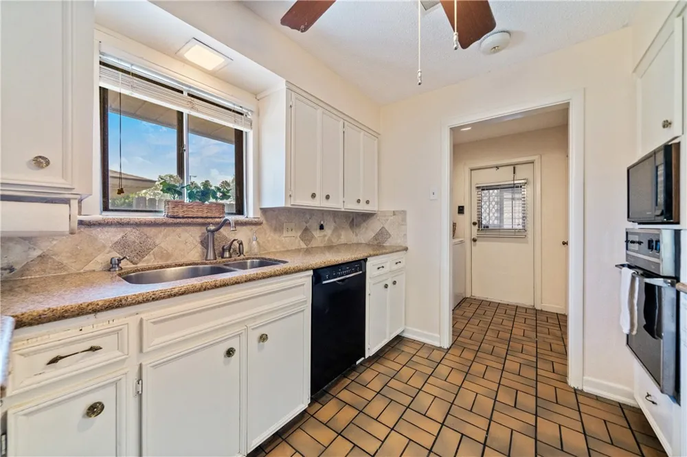 610 Carmel Parkway Corpus Christi, TX 78411