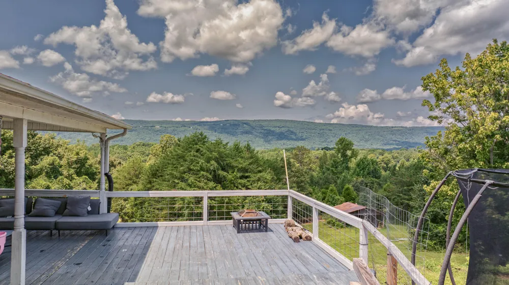 290 J L Davis Lane Evensville, TN 37332