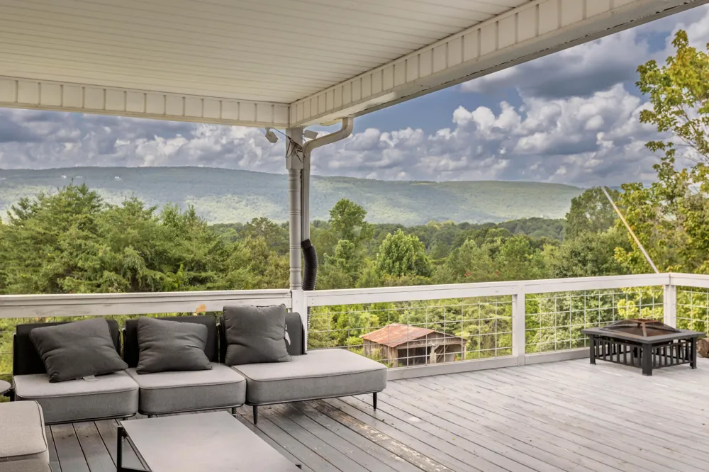 290 J L Davis Lane Evensville, TN 37332