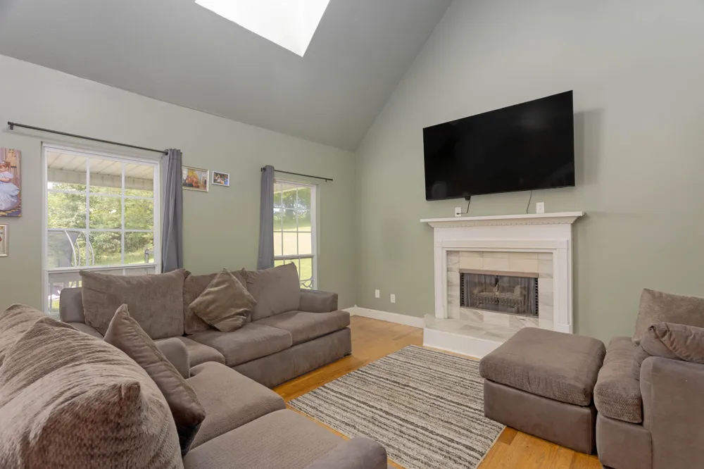 290 J L Davis Lane Evensville, TN 37332