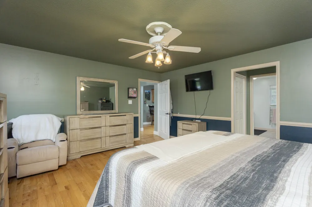 290 J L Davis Lane Evensville, TN 37332