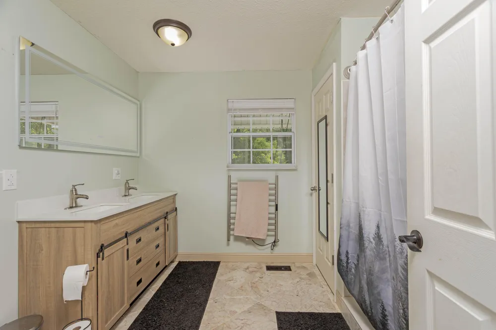 290 J L Davis Lane Evensville, TN 37332