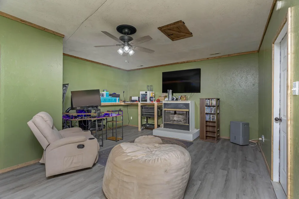 290 J L Davis Lane Evensville, TN 37332