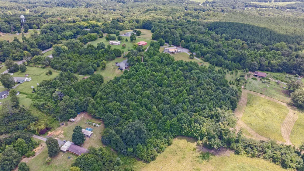 290 J L Davis Lane Evensville, TN 37332
