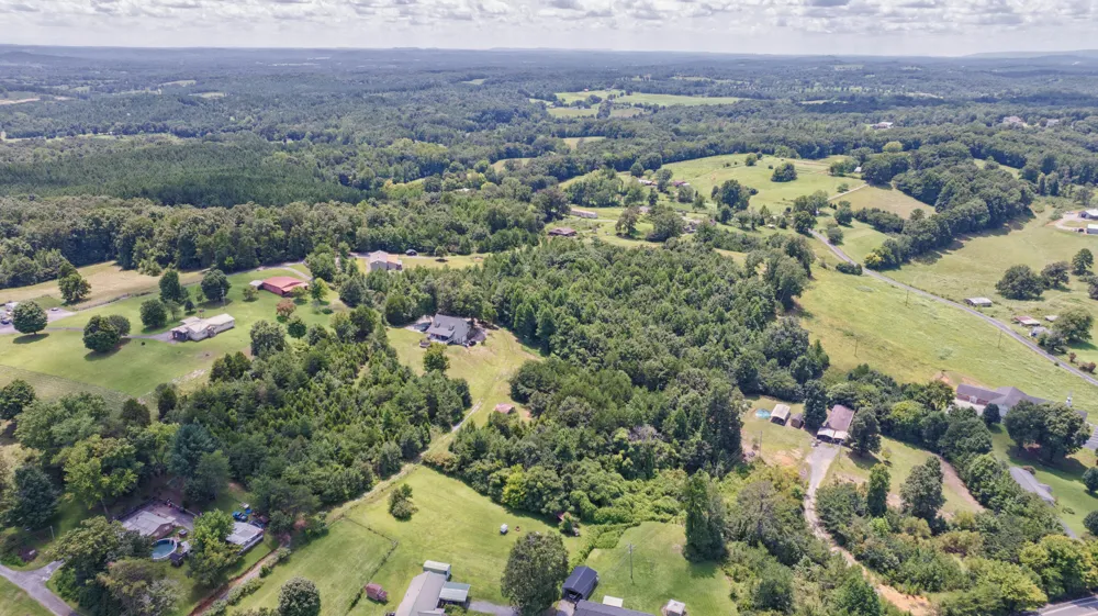290 J L Davis Lane Evensville, TN 37332