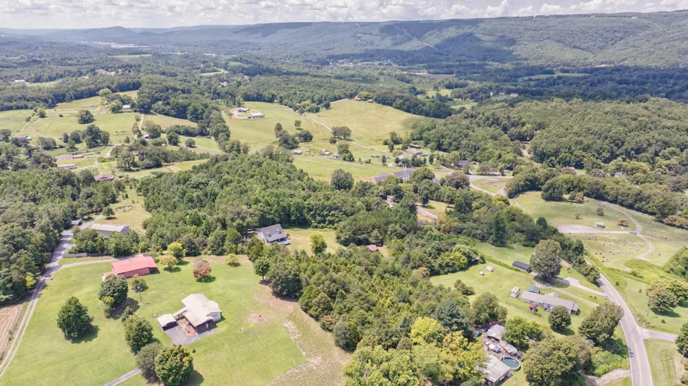290 J L Davis Lane Evensville, TN 37332
