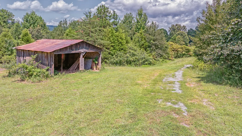 290 J L Davis Lane Evensville, TN 37332