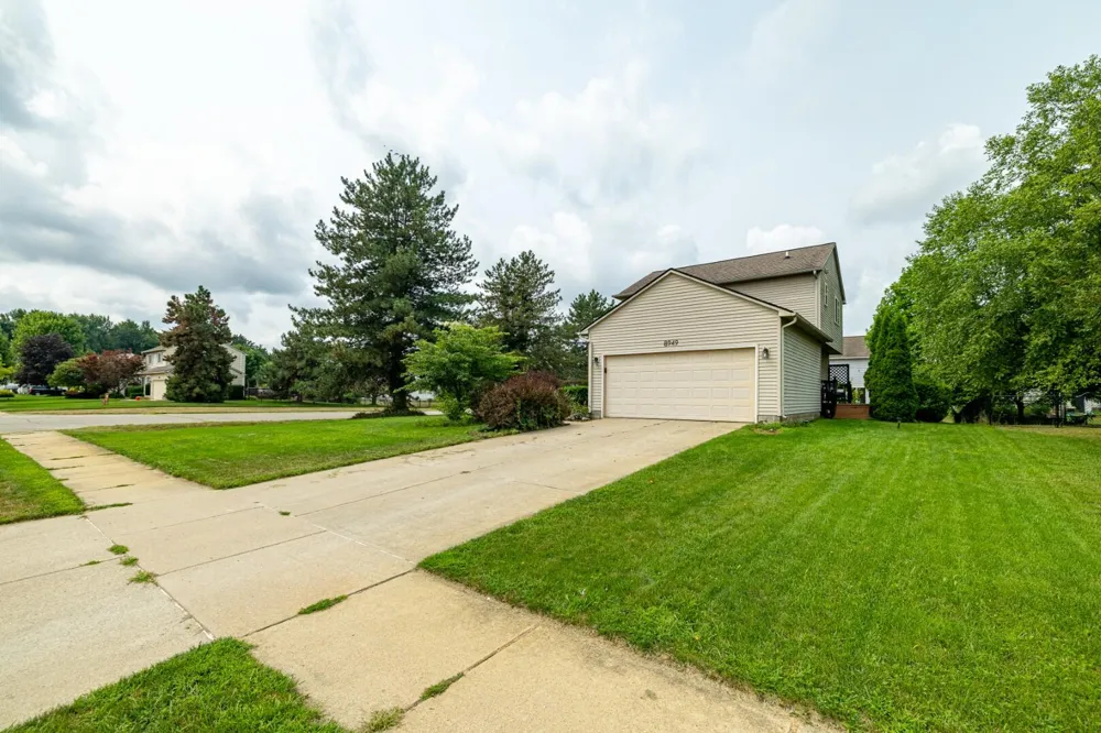 8949 Sunflower Drive Whitmore Lake, MI 48189