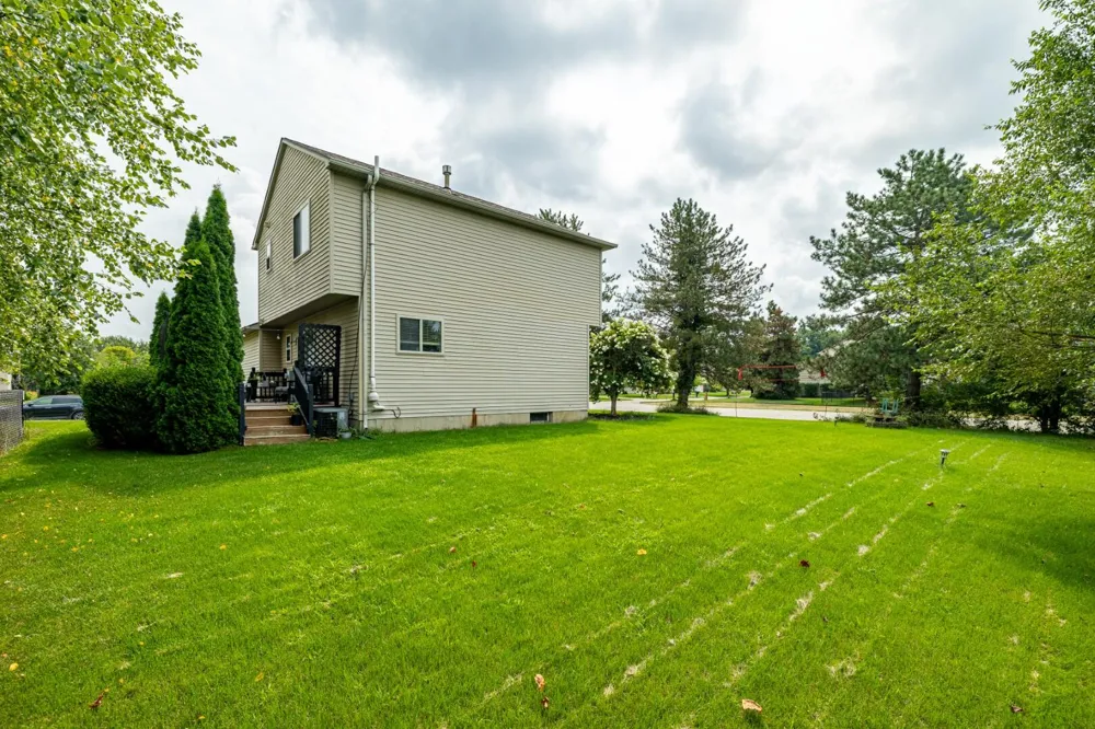 8949 Sunflower Drive Whitmore Lake, MI 48189