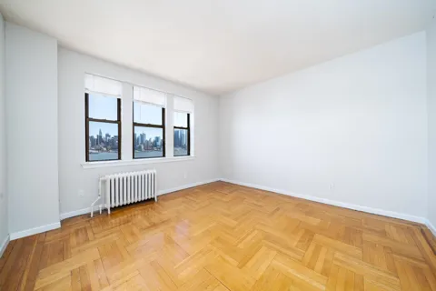 883 BLVD EAST
