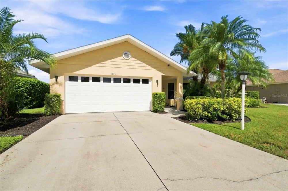5833 CARRIAGE DRIVE Sarasota, FL 34243