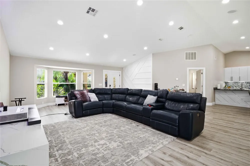 5833 CARRIAGE DRIVE Sarasota, FL 34243
