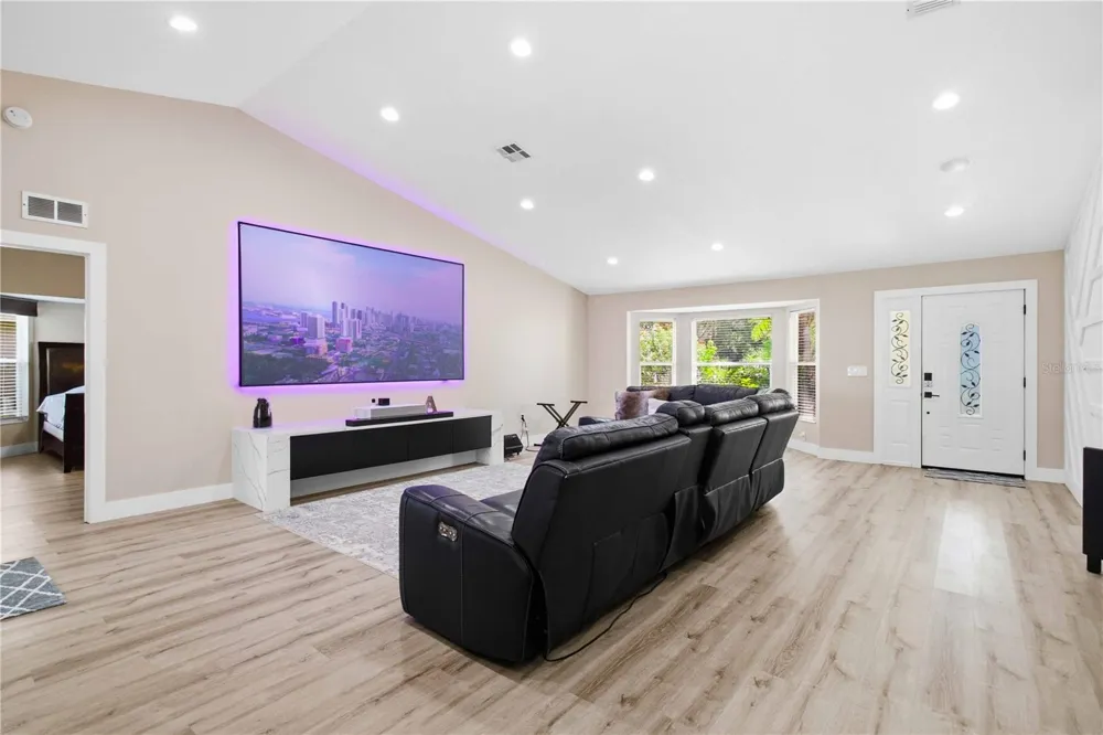 5833 CARRIAGE DRIVE Sarasota, FL 34243