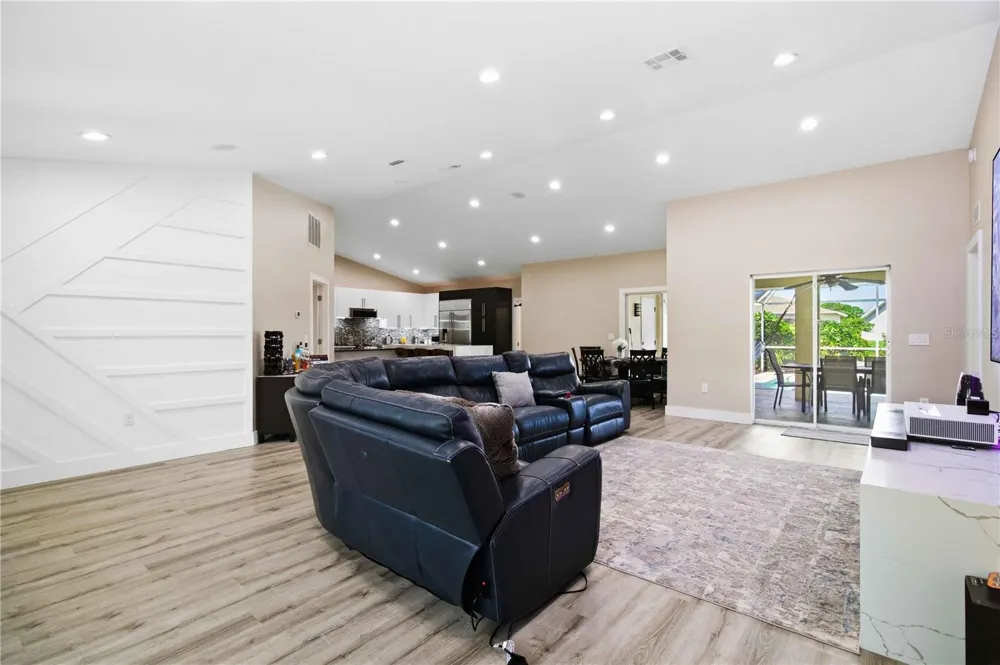 5833 CARRIAGE DRIVE Sarasota, FL 34243