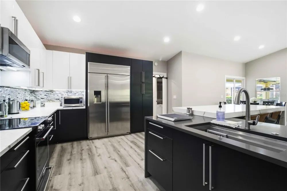 5833 CARRIAGE DRIVE Sarasota, FL 34243