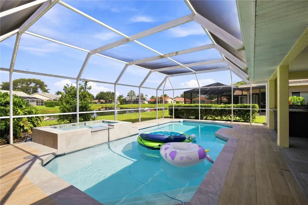 5833 CARRIAGE DRIVE Sarasota, FL 34243