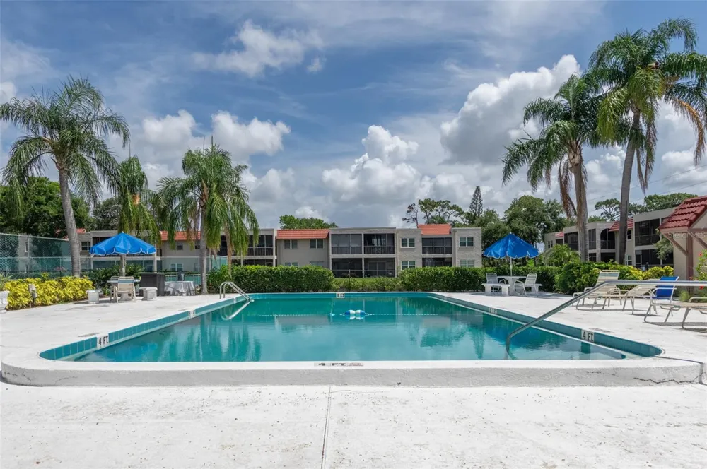 9700 STARKEY ROAD #325 Seminole, FL 33777