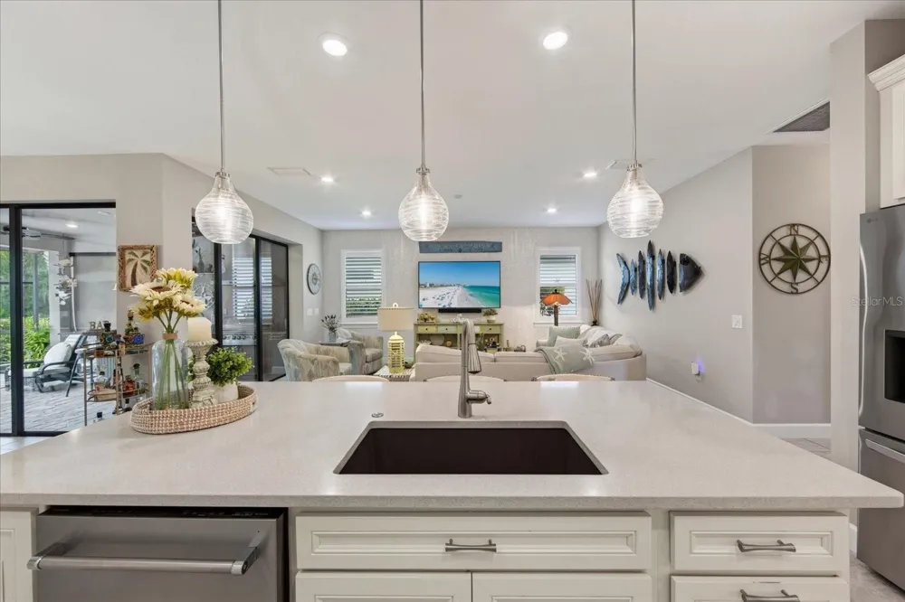 7608 VIOLA LOOP Bradenton, FL 34202