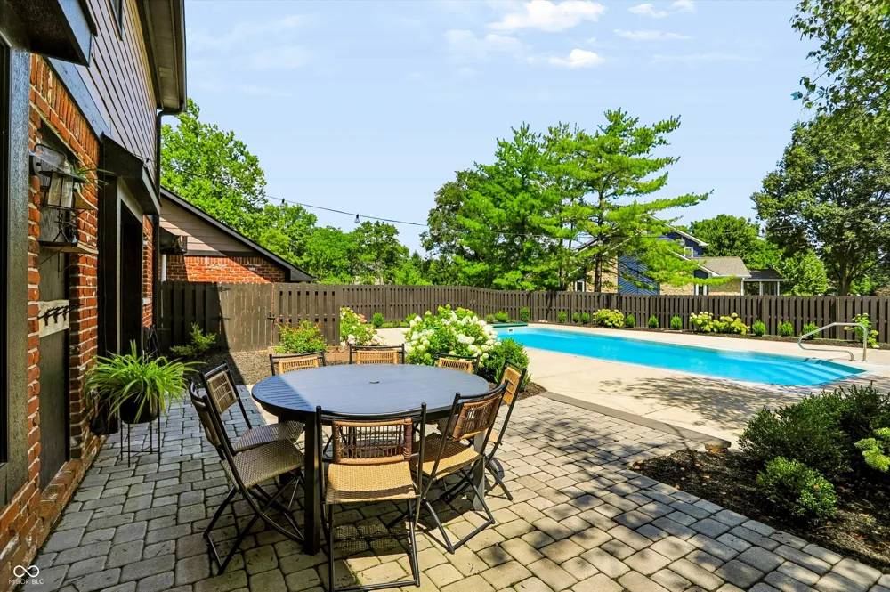 1210 Governors Lane Zionsville, IN 46077