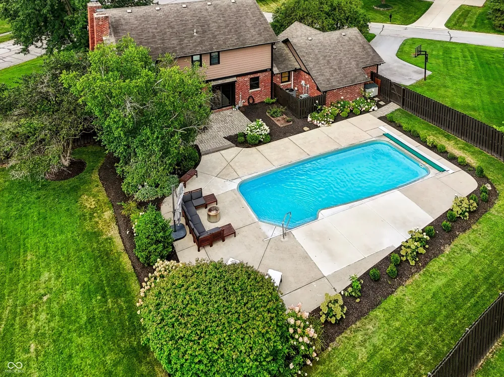 1210 Governors Lane Zionsville, IN 46077