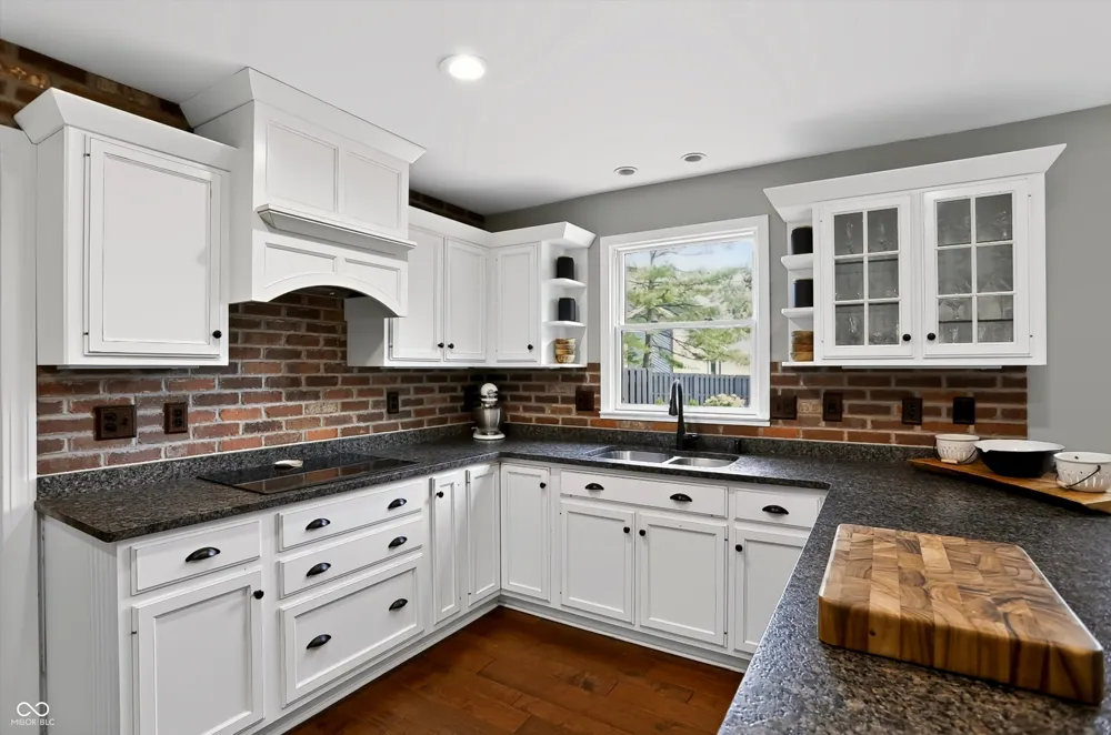 1210 Governors Lane Zionsville, IN 46077