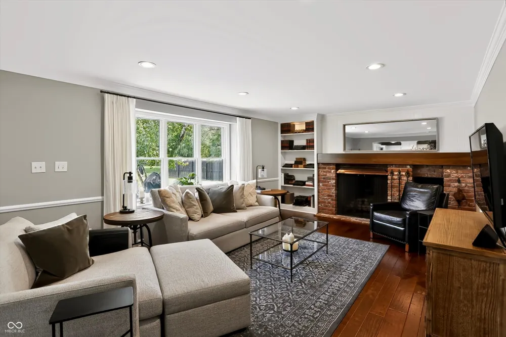 1210 Governors Lane Zionsville, IN 46077