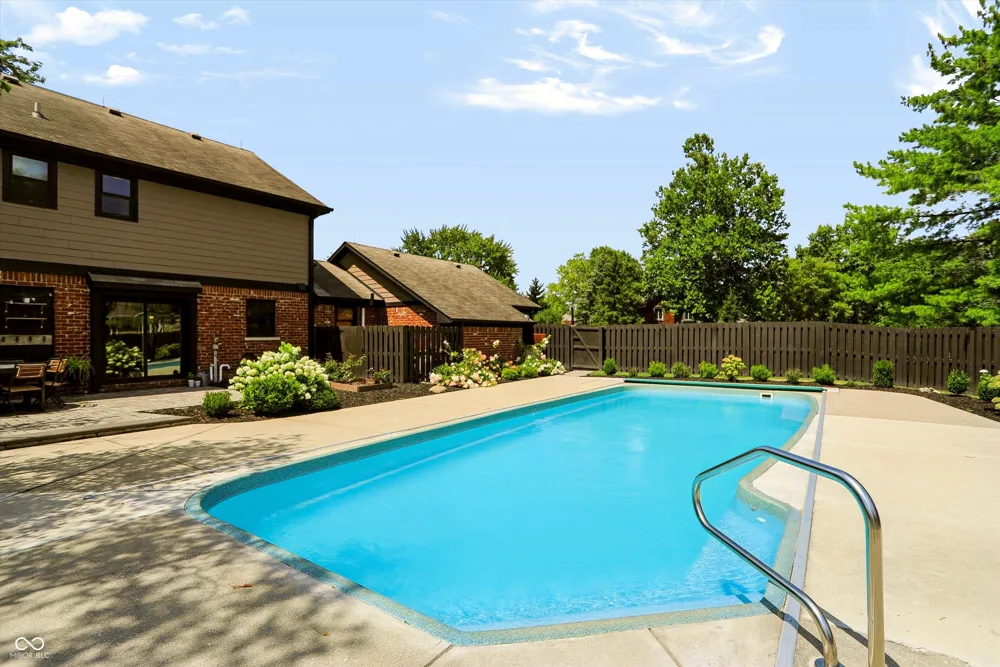 1210 Governors Lane Zionsville, IN 46077