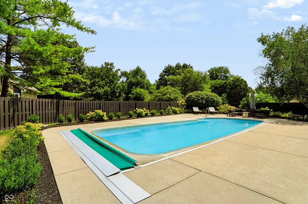 1210 Governors Lane Zionsville, IN 46077