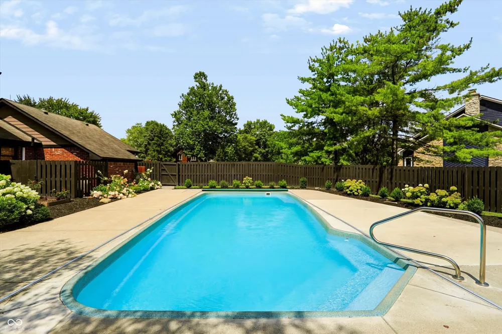 1210 Governors Lane Zionsville, IN 46077