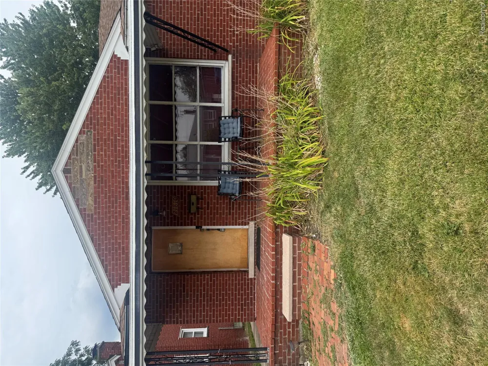 21810 Schroeder Avenue W Eastpointe City, MI 48021