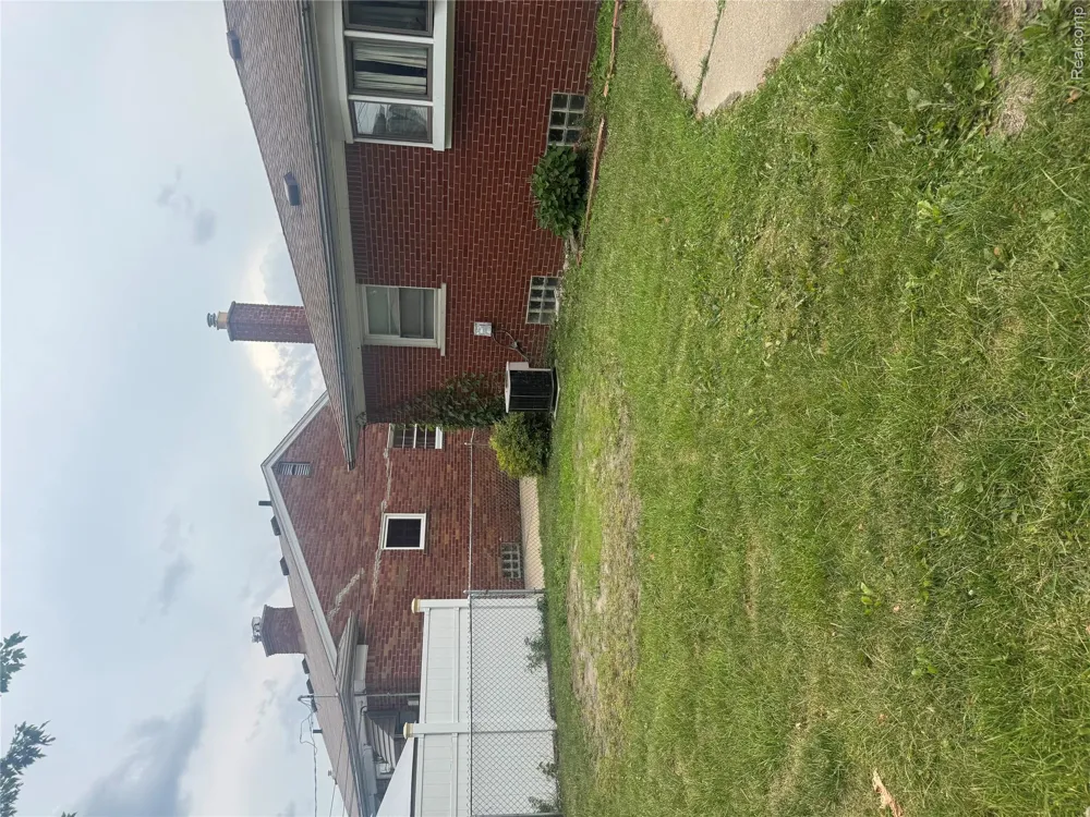 21810 Schroeder Avenue W Eastpointe City, MI 48021