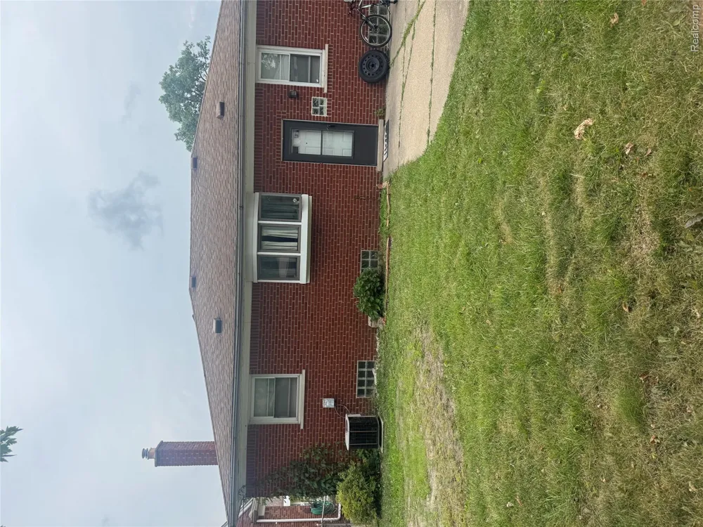 21810 Schroeder Avenue W Eastpointe City, MI 48021