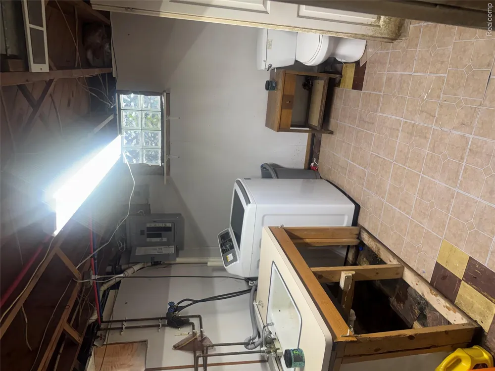 21810 Schroeder Avenue W Eastpointe City, MI 48021