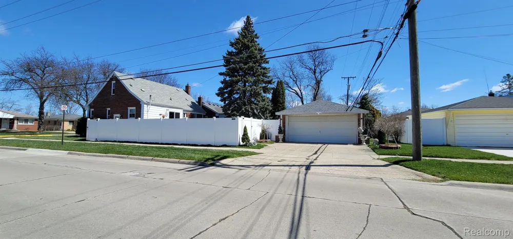 14301 MANHATTAN STREET Oak Park City, MI 48237