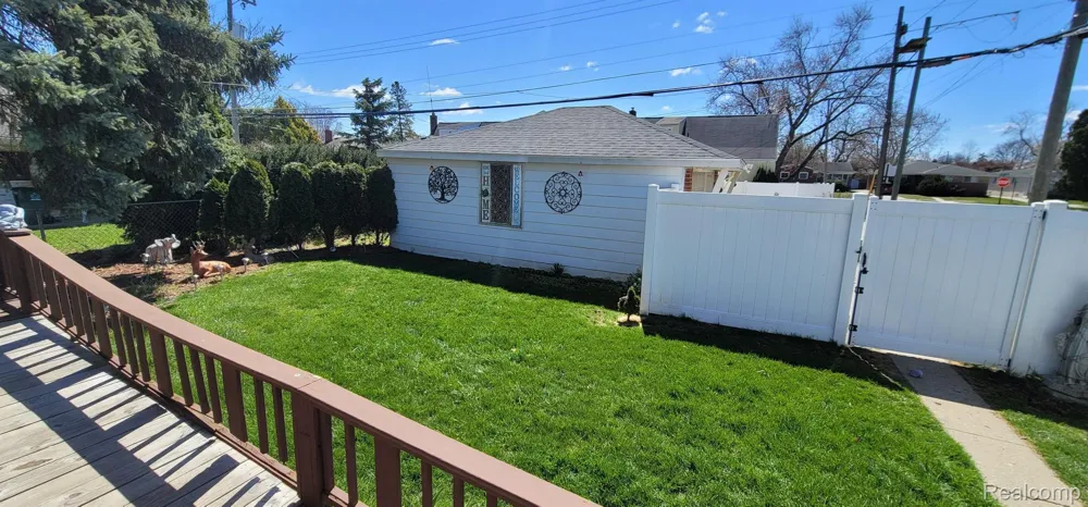 14301 MANHATTAN STREET Oak Park City, MI 48237