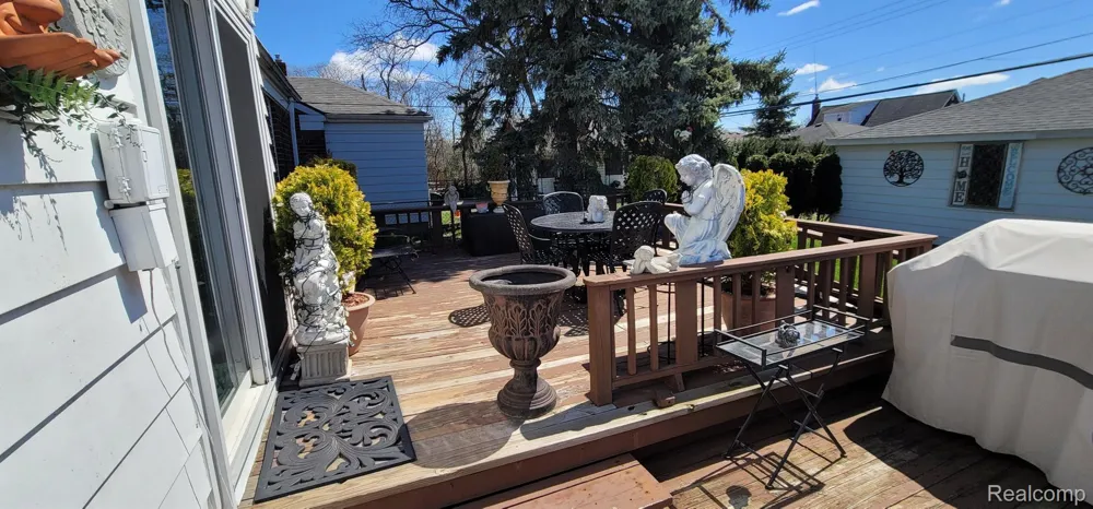 14301 MANHATTAN STREET Oak Park City, MI 48237