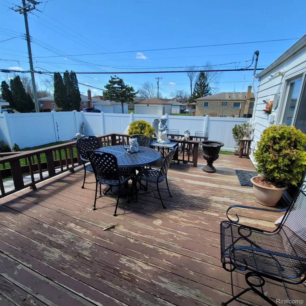 14301 MANHATTAN STREET Oak Park City, MI 48237