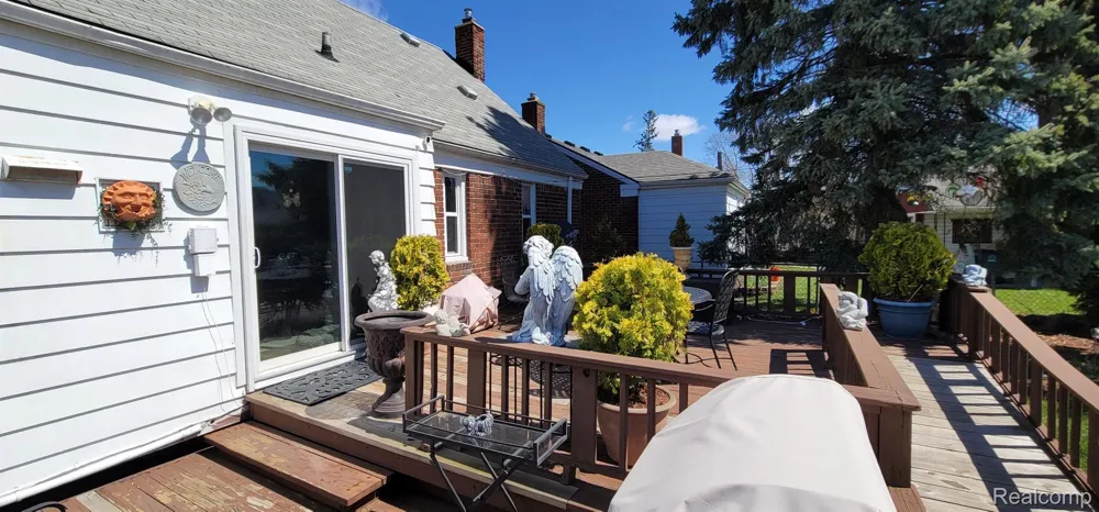 14301 MANHATTAN STREET Oak Park City, MI 48237