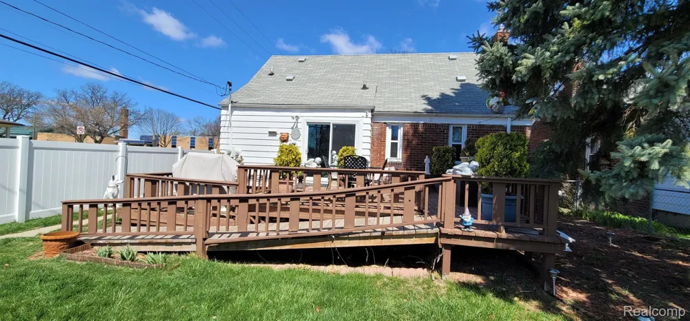 14301 MANHATTAN STREET Oak Park City, MI 48237