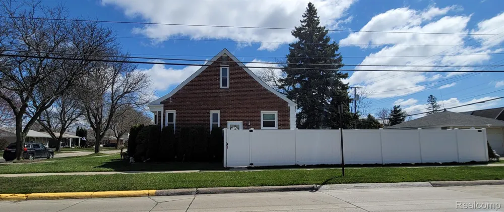 14301 MANHATTAN STREET Oak Park City, MI 48237
