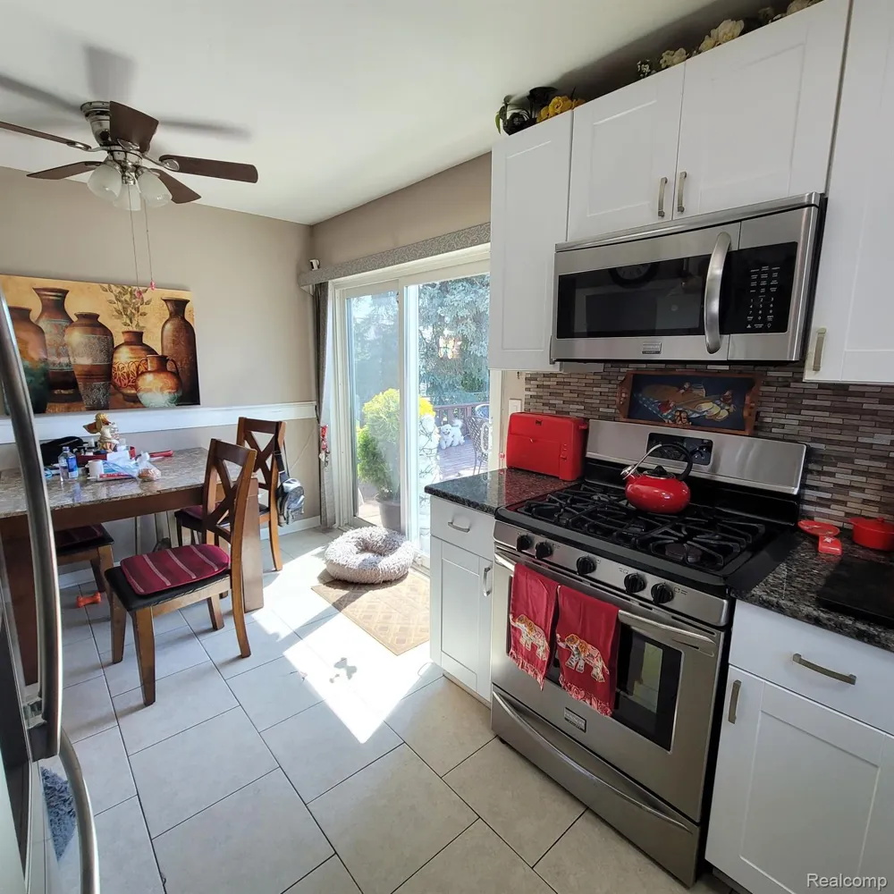 14301 MANHATTAN STREET Oak Park City, MI 48237