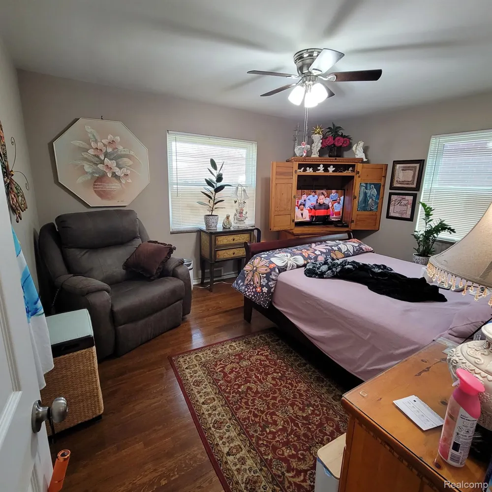 14301 MANHATTAN STREET Oak Park City, MI 48237