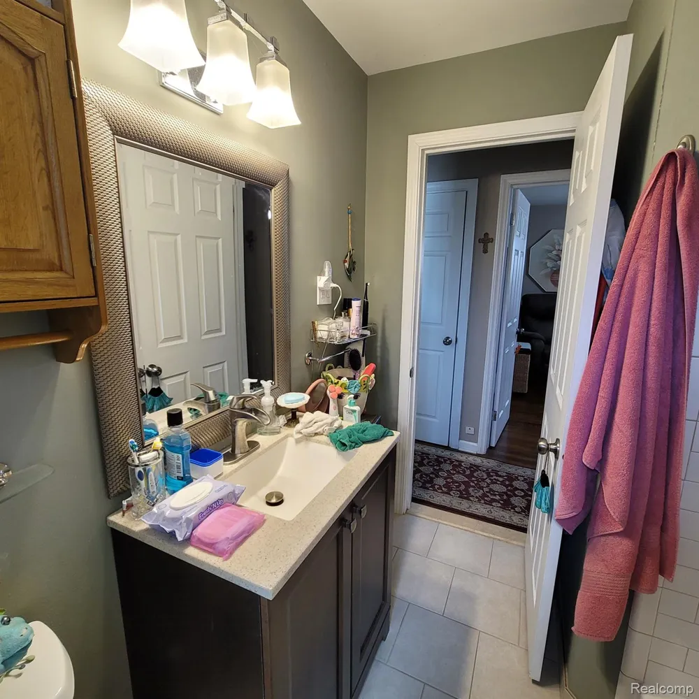 14301 MANHATTAN STREET Oak Park City, MI 48237