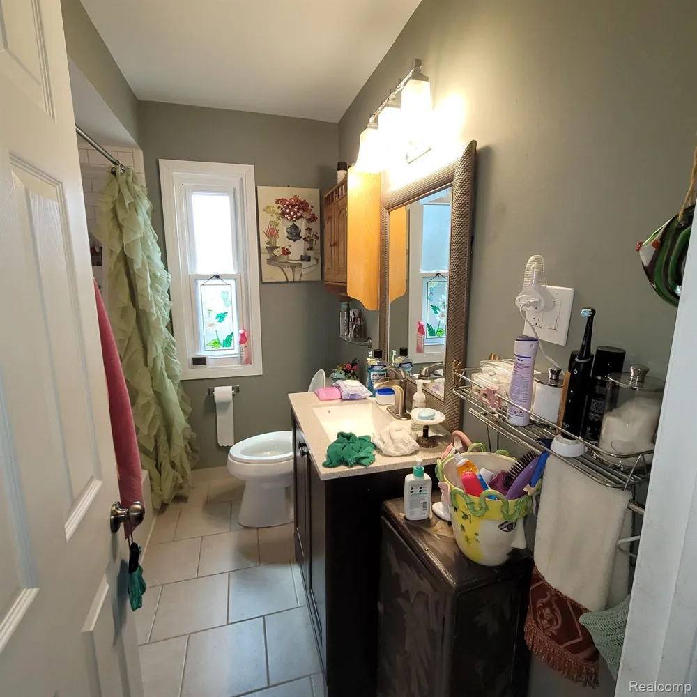 14301 MANHATTAN STREET Oak Park City, MI 48237