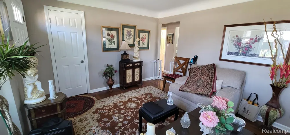 14301 MANHATTAN STREET Oak Park City, MI 48237