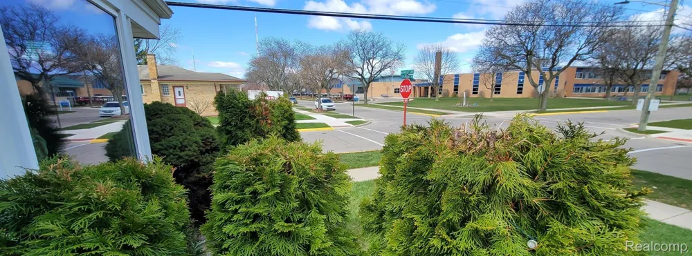 14301 MANHATTAN STREET Oak Park City, MI 48237