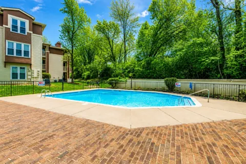 282 Hillsboro Pl