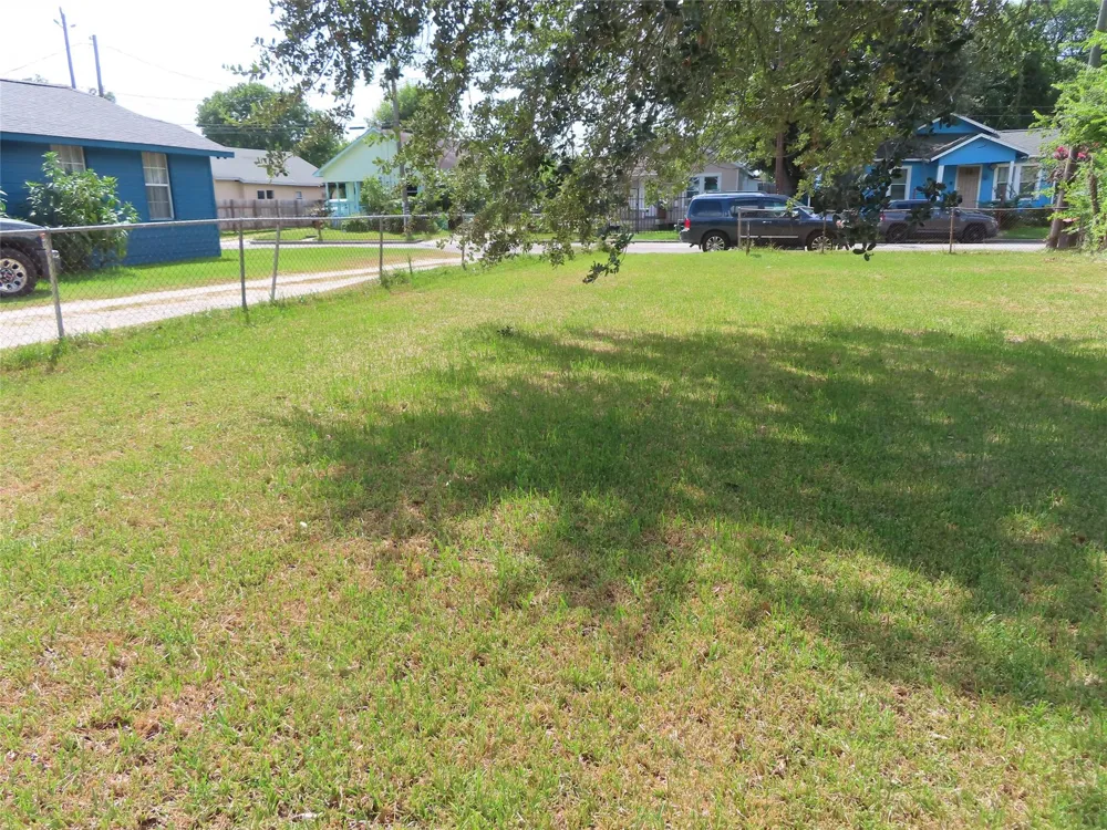 2107 Maryland Street Baytown, TX 77520