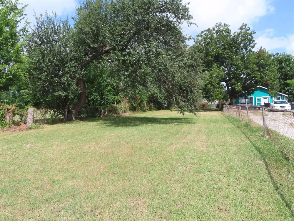 2107 Maryland Street Baytown, TX 77520